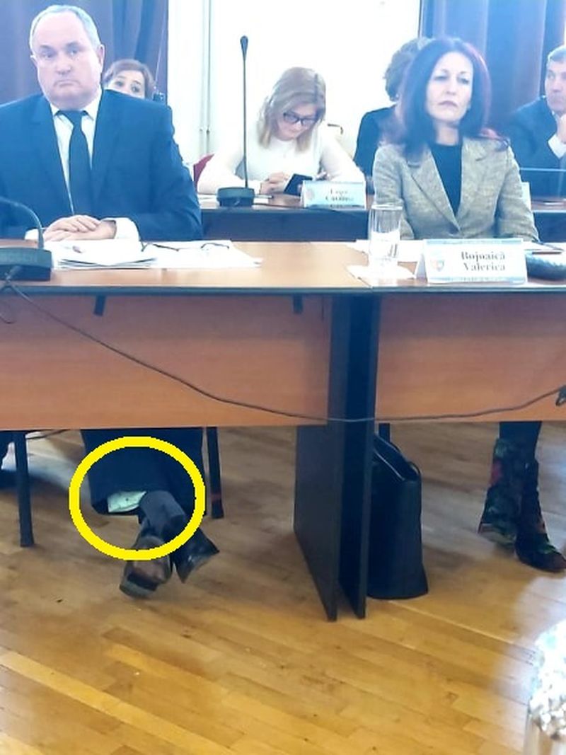 Consilier PSD îmbrăcat cu „izmene” la ședința de consiliu
