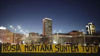 Protest în Piaţa Victoriei - Manifestanţii cer Guvernului includerea Roşiei Montane în patrimoniul UNESCO - FOTO, VIDEO