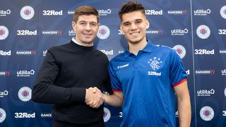 Ianis Hagi a semnat contractul cu Rangers