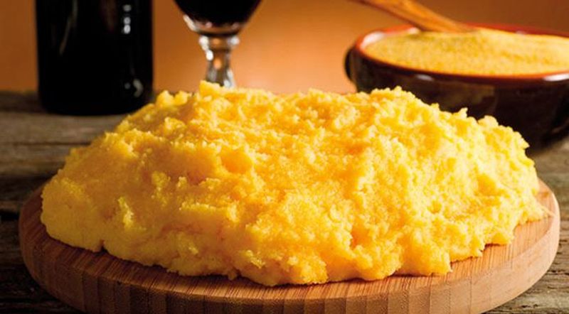 Mamaliga beneficii. Mamaliga ajuta digestia. Consumul excesiv de mamaliga. Excesul de mamaliga