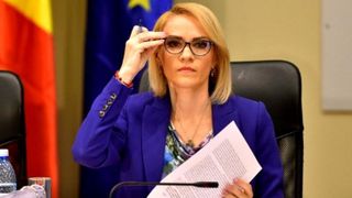 Firea răspunde la atacurile lui Ludovic Orban: &rdquo;Premierul-bufon e laș, mușcă și fuge. Făceai chermeze, &icirc;n birou, cu alcool&rdquo;