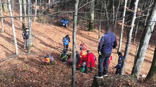 Sinaia: Femeie însărcinată în cinci luni a căzut cu un ATV într-o râpă de 8 metri adâncime