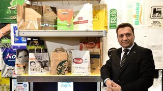 Proprietarul unei fabrici de ambalaje din Iaşi anunţă că vrea să &icirc;i angajeze pe cei doi cetăţeni din Sri Lanka