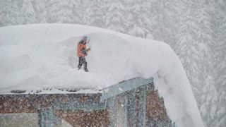 VIDEO | Alertă METEO: Vin NINSORILE și &icirc;n Rom&acirc;nia. Este Cod Portocaliu de VISCOL