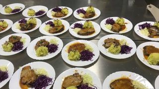 Guvernul României a aprobat extinderea programului ”Masa caldă”: peste 65.000 de elevi vor beneficia de acest program