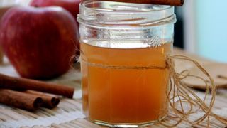 Otet de mere - Otet de mere contraindicatii - Otet de mere beneficii - Otet de mere riscuri - Otet de mere reactii adverse - Tratamente naturiste cu otet de mere