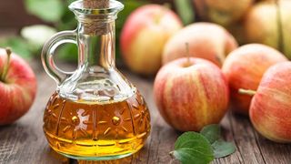 Otet de mere - Otet de mere contraindicatii - Otet de mere beneficii - Otet de mere riscuri - Otet de mere reactii adverse - Tratamente naturiste cu otet de mere