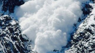 Aproape 40 de morţi şi 61 de răniţi în două avalanşe în estul Turciei