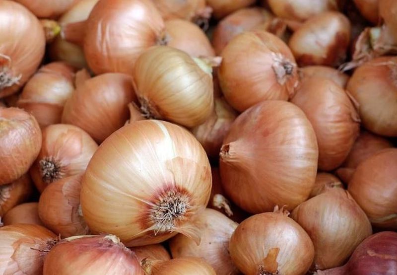 Cum să toci ceapa corect. Acest truc te ajută să nu lăcrimezi