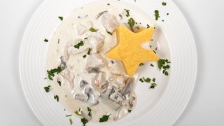 Ciulama de ciuperci. Ciulama reteta. Ciulama de pui ca la bunica. Ciulama de ciuperci rapida. Reteta ciulama. 