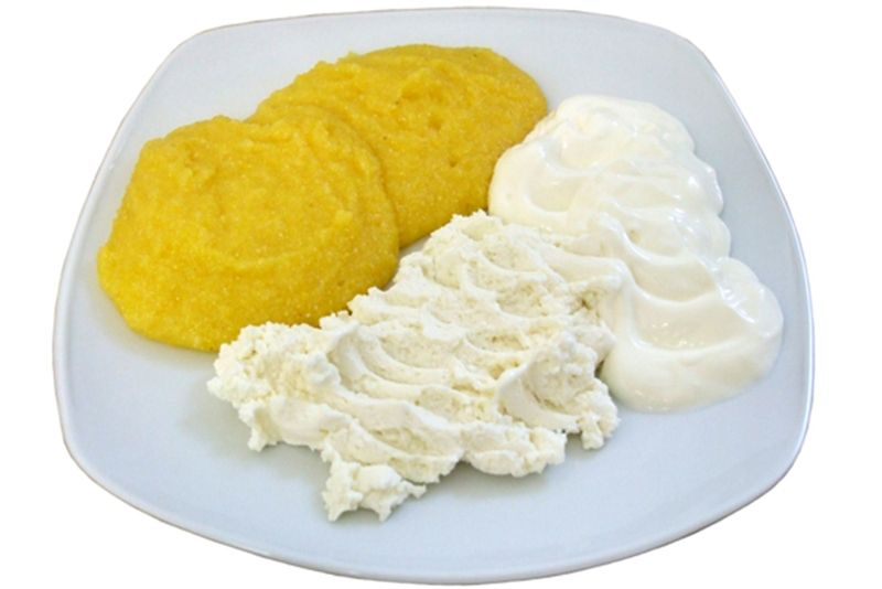 mamaliga cu branza si smantana