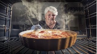  Plăcintă cu iaurt. Cea mai simplă rețetă cu iaurt și stafide