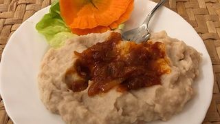 Fasole bătută. Rețeta originală cu ceapă și usturoi