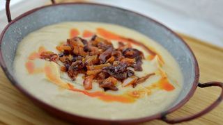 Fasole bătută. Rețeta originală cu ceapă și usturoi