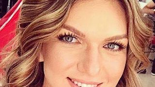 Simona Halep vestită &icirc;n Dubai: &bdquo;Suntem &icirc;nc&acirc;ntați de startul ei excelent de sezon&rdquo;