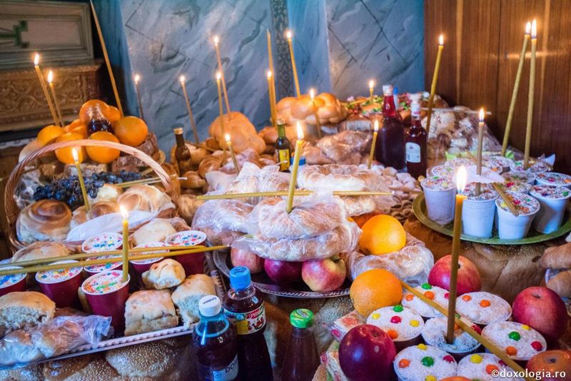 Moșii de iarnă 2020. Sâmbăta morților 2020. Ce se împarte de Moșii de Iarnă? Ce se dă de pomană în Sâmbăta Morților? Tradiții și obiceiuri românești