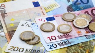 Curs BNR. Euro creşte spre 4,77 lei. Dolarul american a atins un nivel record
