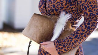 Îndrăznește și alege o rochie office cu imprimeu animal print pentru o apariție de senzație!