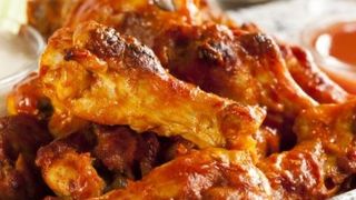 Aripioare picante și rumenite la cuptor. Rețeta perfectă pentru o masă copioasă