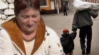 VIDEO | Sclavii sărăciei:  Ei sunt românii condamnați să supraviețuiască ca în evul mediu