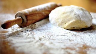 Plăcintă cu sm&acirc;nt&acirc;nă. Rețetă veche de pe vremea lui Mihai Vodă Valahul 