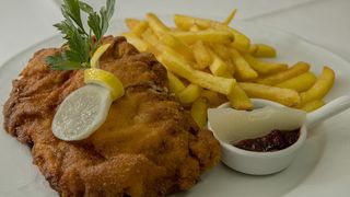 Șnițel. Crocante și delicioase, rețetă de la casa regală