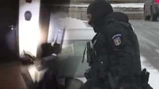 VIDEO | Imagini inedite de la descinderea mascaților la adresa greșită, în Brașov