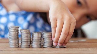 Alocațiile ar putea să dispară &icirc;n Rom&acirc;nia. Anunțul șoc făcut de Ludovic Orban