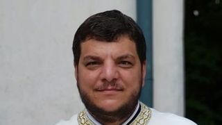 Întâmplare neașteptată la Vaslui: Un preot a fost amenințat că fetiţa lui de 11 ani va fi violată şi că-i va lua foc biserica