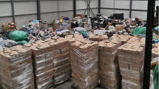 Containere încărcate cu deşeuri, descoperite în Portul Constanţa Sud Agigea