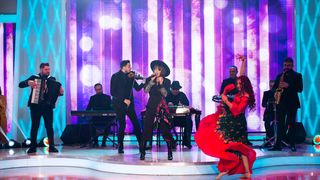 De pe podiumul &ldquo;Bravo, ai stil! Celebrities&rdquo;, direct pe coperta de revista! &ldquo;Cover Girl&rdquo;, conceptul inedit care le va provoca stilistic pe concurente, in editia de sambata seara a show-ului difuzat la Kanal D