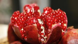 Rodia, izvor de sănătate pură. Beneficiile fructului minune