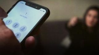 VIDEO | Polițistul bătut de soție, lăudat de vecini după ce a sunat la 112: &bdquo;Pe o doamnă nu o atingi nici cu o floare&rdquo;