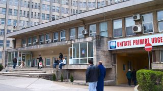 Doi tineri şi un copil de patru luni au ajuns la spital, după ce s-ar fi intoxicat cu gaz
