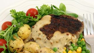 Sos de piper. Piper negru. Piper beneficii. Piper contraindicații. Piper.