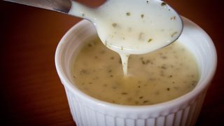 Sos de piper. Piper negru. Piper beneficii. Piper contraindicații. Piper.