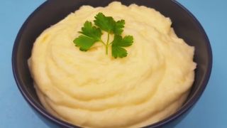 Piure de cartofi. Greșeala pe care o faci atunci când îl gătești