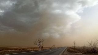 Imagini incredibile în Galați cu furtuna de nisip