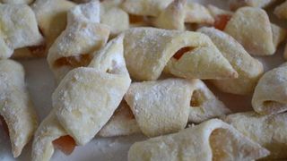 Cornulețe cu rahat. Reţeta unică de la Mănăstirea Prislop. Se topesc în gură!