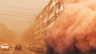 VIDEO | Fenomen bizar &icirc;n estul Rom&acirc;niei: praful portocaliu a fost &icirc;mpins spre orașe