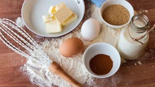 Blat de tort. Rețetă care nu-l lasă să se "prăbușească" 