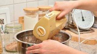 Blat de tort. Rețetă care nu-l lasă să se "prăbușească" 