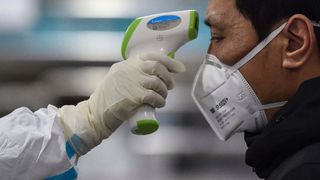 Un fotbalist renumit și un jurnalist, infectați cu CORONAVIRUS