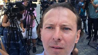 Premierul Florin C&icirc;ţu şi-a dat fratele &icirc;n judecată! Cei doi au primit o moştenire uriaşă de la părinţii lor!