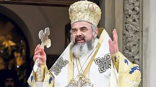 Patriarhul Daniel: Regula împărtăşirii clericilor şi credincioşilor din acelaşi Sfânt Potir rămâne neschimbată