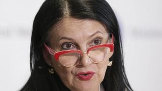 Sorina Pintea, fostul ministru acuzat de luare de mită, are datorii uriaşe! A primit o donaţie de 63.000 de euro de la mama sa!