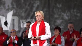 Ce se &icirc;nt&acirc;mplă cu apartamentul moştenit de Viorica Dăncilă de la mama care i-a murit! O echipă de muncitori renovează locuinţa din Ploieşti a fostului premier!