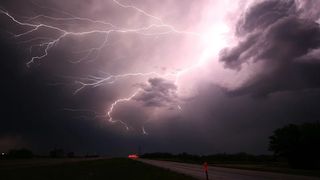 Atenţionare de călătorie transmisă de MAE - Coduri portocaliu şi galben pentru furtună