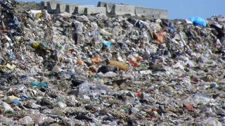 Dosar penal pentru deversare şi &icirc;ngropare de deşeuri