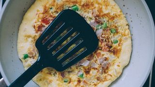 Omleta. Greșeala pe care o facem toți când o preparăm dimineața